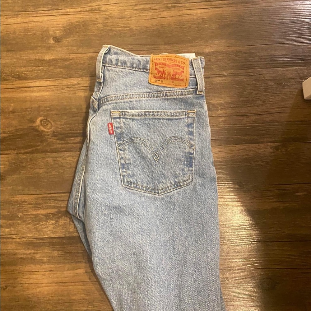 Levi light wash straight leg jeans- high waisted
